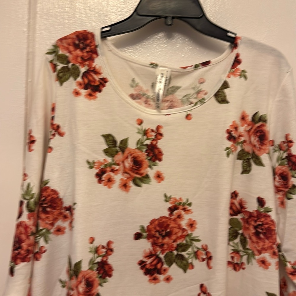 New Simply irresistible plus tunic ruffle top 1X. - Picture 4 of 5